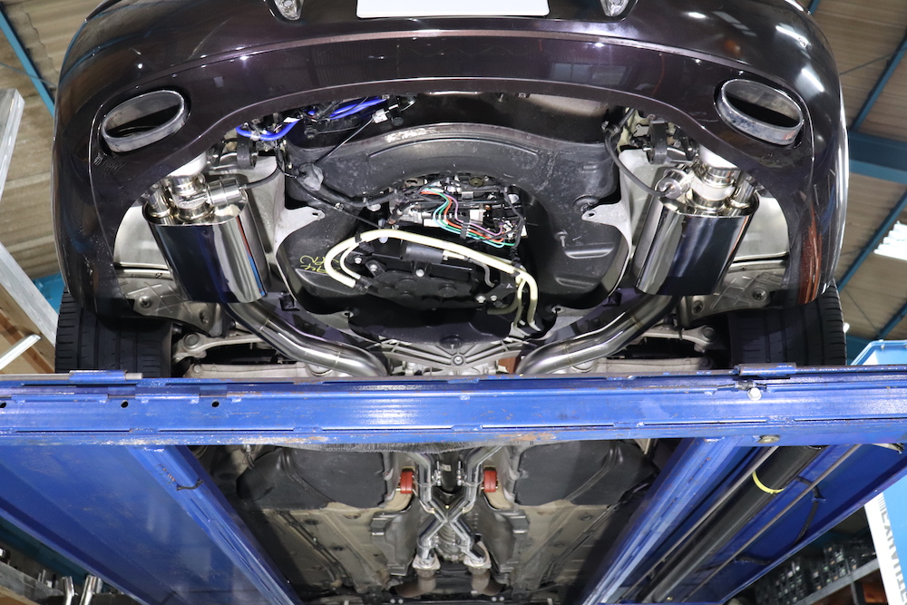 ベントレー コンチネンタルGT 可変バルブエキゾーストシステム センターXパイプ 製作・お取付けさせて頂きました Bentley  Continental GT Valvetronic exhaust system X middle pipe production and  installation work has completed at our factory. - EXHAUTECH Japan